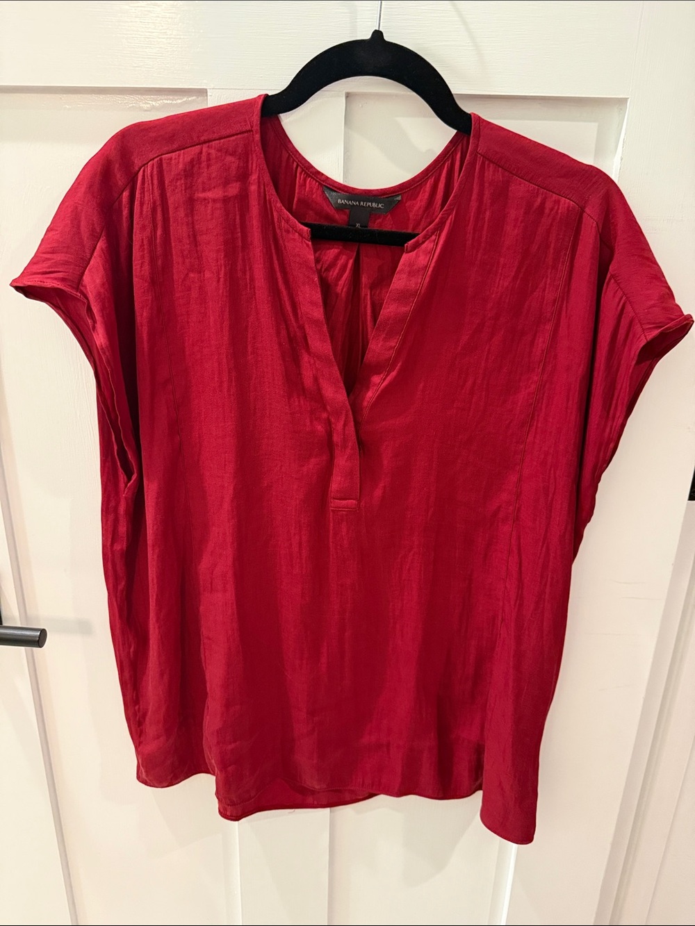 Banana Republic Red Split-Neck Short Sleeve Blouse
